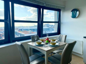 Amazing City View High End 2-Bedroom Flat Extended Stays